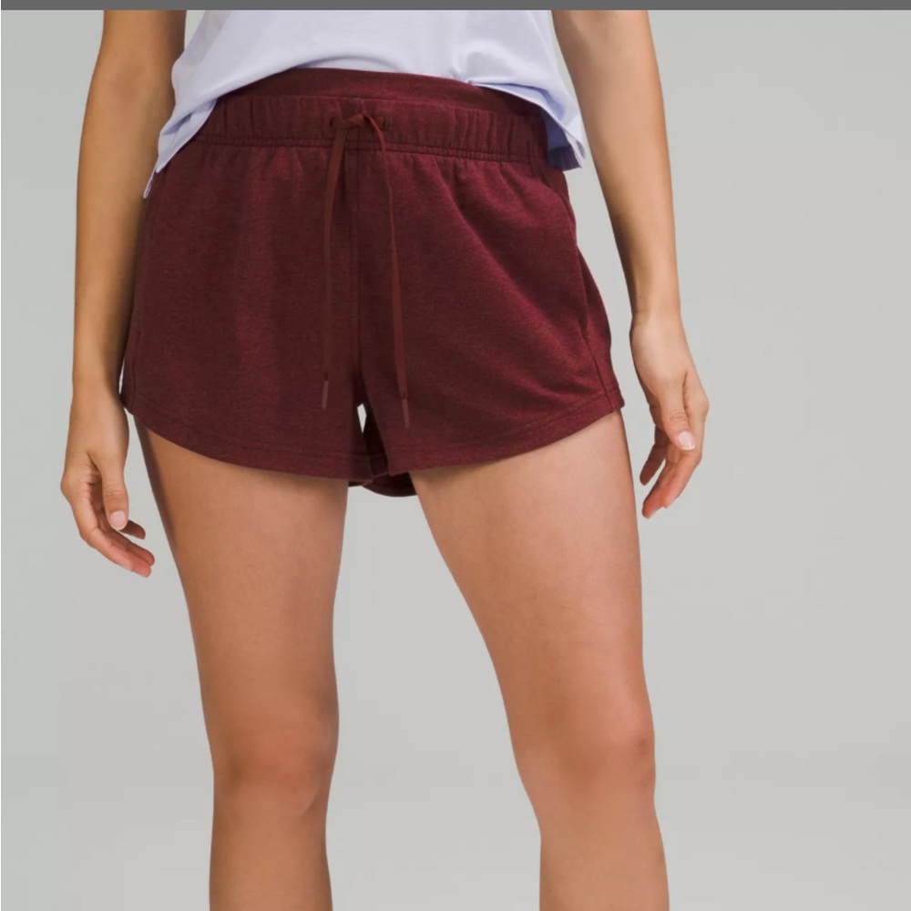 Lululemon inner glow short 3”